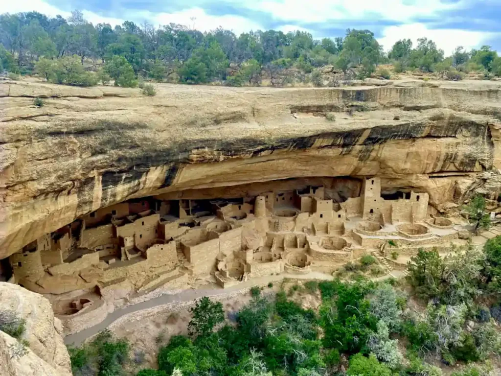 Mesa Verde National Park with an overlook view of Cliff Palace